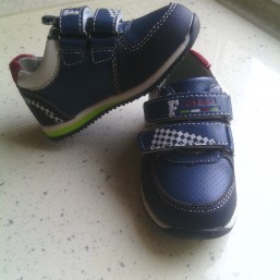 Кроссовки стелька 13 см, р-р 22