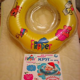 Горка и круг для купания малыша