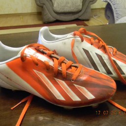 Бутсы футбольные