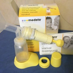 Молокоотсос Medela механический