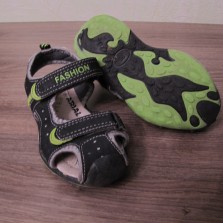 Босоножки на мальчика 26р