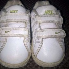 Классные кроссовки NIKE