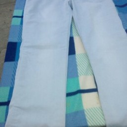 Красивые джинсы.