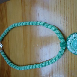 Колье из бисера