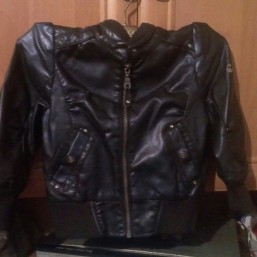 Продаю классную куртку для модной принцессы.