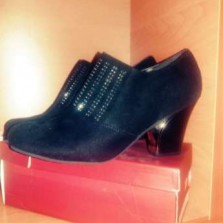 Новые,замшевые,стильные,красивые туфли.