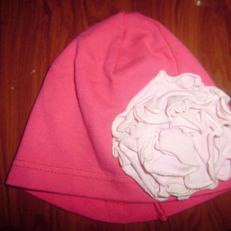 Шапочка трикотажная с цветочком