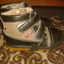 продам демисезонные ботиночки на мальчика 