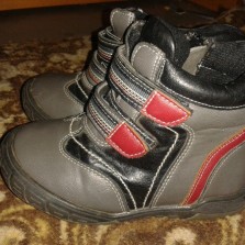 продам демисезонные ботиночки на мальчика 