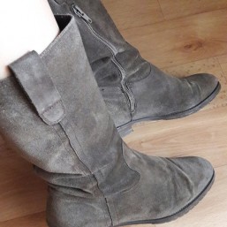 Стильные сапожки.