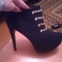 Ботильоны новые замшевые чёрные.