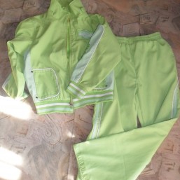 Спортивный костюм на девочку 8-10 лет