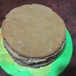 Пеку домашние медовые коржи