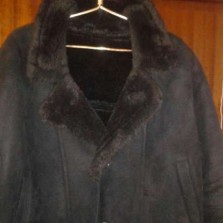 Дубленка мужская 54-56 в хорошим состоянии ширина плеч 58 см,ширина объем груди 68 см длина рукава 70 см,длина изделия 88 см