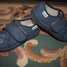 Продаю тапочки на мальчика. Польша. 