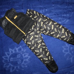 Крутой тёплый костюм для юного супергероя)) На рост 80 см.