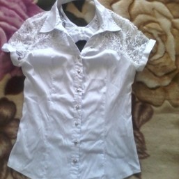 Блузка белая 