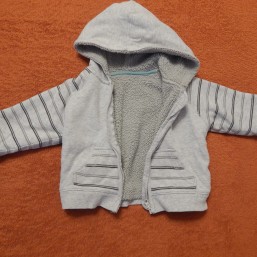Толстовка-курточка на малыша в отличном состоянии