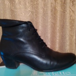 Кожаные женские ботинки