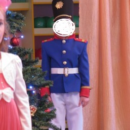 Новогодние костюмы:гнома, мушкетер, снегурочка(снежинка, зима)