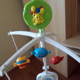 Музыкальный мобиль на кроватку