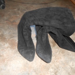 Сапожки замшевые р-р 39