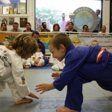 Джиу-Джитсу. Эффективная самозащита для девочек и мальчиков. Набор в детскую группу