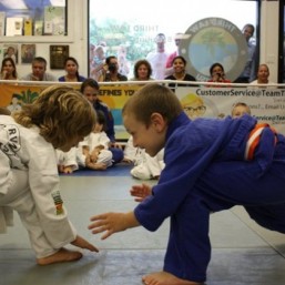 Джиу-Джитсу. Эффективная самозащита для девочек и мальчиков. Набор в детскую группу