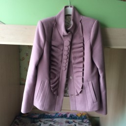 Демисезонное пальто 46 р.