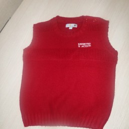 вязанный жилет на 3-4 года 