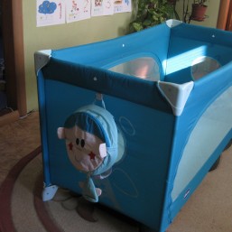 продам кровать- манеж chiccо