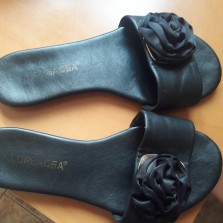 Отдам сандалии и шлепки размер 35