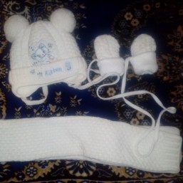 продаю шапочку на девочку