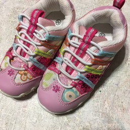 Кроссовки на девочку 24 р-р