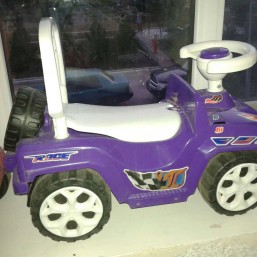 Отличные автомобили-толокары