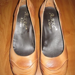 Туфли женские кожаные на танкетке