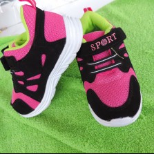  В наличии новые красивые кроссовочки для девочки. 