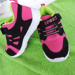  В наличии новые красивые кроссовочки для девочки. 