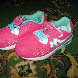 кроссовки для девочки