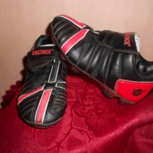 Бутсы, 29 размер, бренд Bostock, c шипами, маленькому футболисту