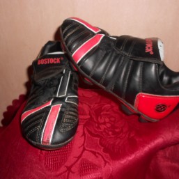 Бутсы, 29 размер, бренд Bostock, c шипами, маленькому футболисту