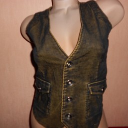 Жилет с микровельвета, размер 12 (наш 42), рост 152 см, бренд Freeze