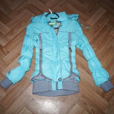 Демисезонная весенняя курточка на девочку рост 152 см