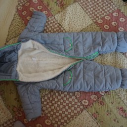 Продаю комбинезон весна-осень