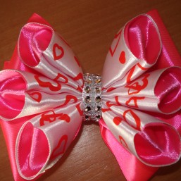 Делаю на заказ украшения для волос,банты на выписку