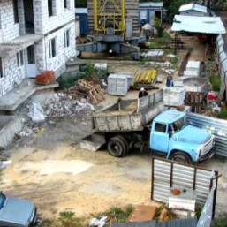 Cтройматериалы: Бетон,раствор, песок ,щебень,отсев, керамзит,чернозем, вывоз мусора. 