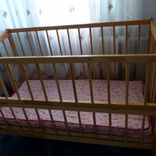 Детская кроватка с матрасом и защита в подарок