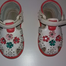 сандалии на девочку 