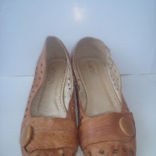 обменяю на канцтовары кожанные туфли