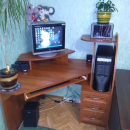 Компьютерный стол угловой